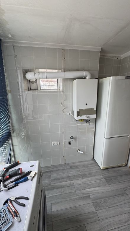 Existing kitchen before IKEA kitchen installation in Porto